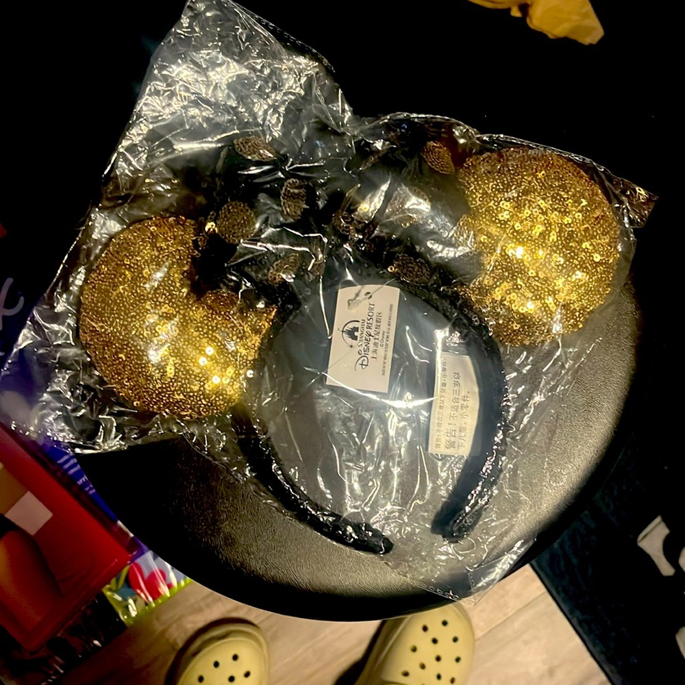 NWT Disneyland Ear Headband Black and Gold Sequence NWT